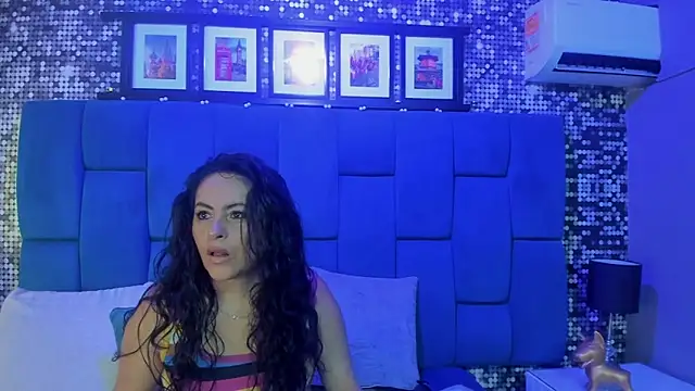 Snapshot of hanny_milf chatting on October 22, 11:32 am hanny milf online show from October 22, 11:32 am