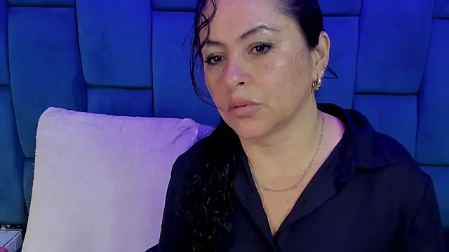 Snapshot of hanny_milf chatting on October 29, 11:45 am hanny milf online show from October 29, 11:45 am