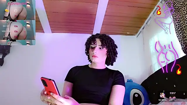 Snapshot of DoveCameron_ chatting on December 13, 10:34 pm DoveCameron online show from December 13, 10:34 pm