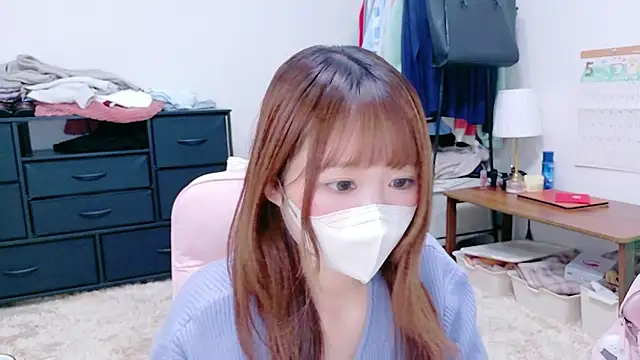 Snapshot of Yui-Ch chatting on May 10, 12:21 pm Yui-Ch online show from May 10, 12:21 pm