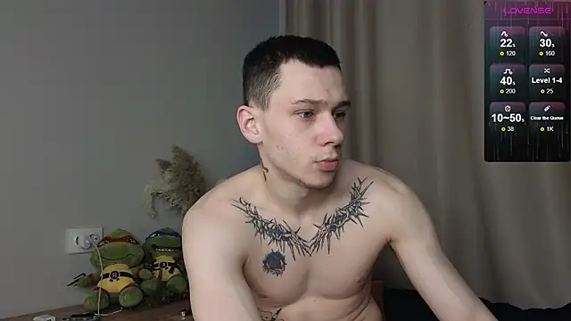 Snapshot of R1mmo__ chatting on February 13, 2:35 pm R1mmo online show from February 13, 2:35 pm