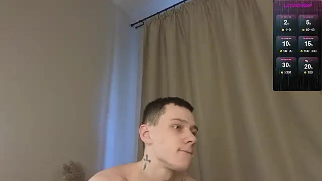 Snapshot of R1mmo__ chatting on February 15, 7:51 am R1mmo online show from February 15, 7:51 am