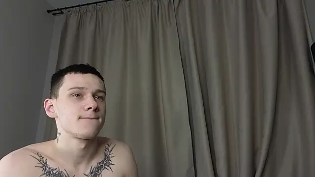 Snapshot of R1mmo__ chatting on February 19, 4:14 pm R1mmo online show from February 19, 4:14 pm