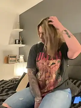 blondebitch2 online show from January 6, 8:50 pm