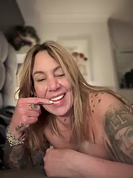 blondebitch2 online show from January 6, 11:52 pm