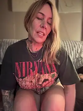 blondebitch2 online show from January 7, 10:52 pm
