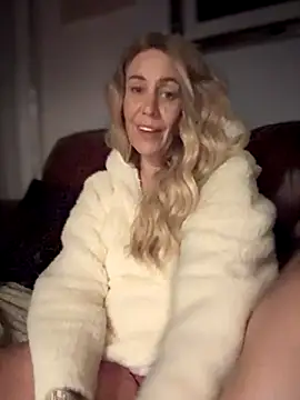 blondebitch2 online show from September 29, 10:36 pm