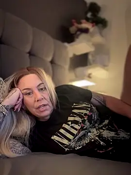 blondebitch2 online show from November 14, 9:41 am