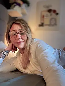 blondebitch2 online show from January 14, 2:23 pm