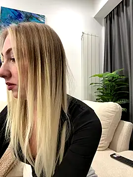 LuisaBecker online show from December 21, 1:40 pm