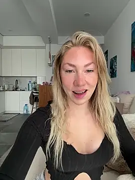 LuisaBecker online show from January 17, 10:31 am