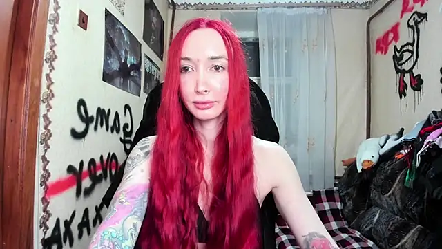 Snapshot of Roxy_Silver chatting on April 4, 8:50 pm Roxy Silver online show from April 4, 8:50 pm