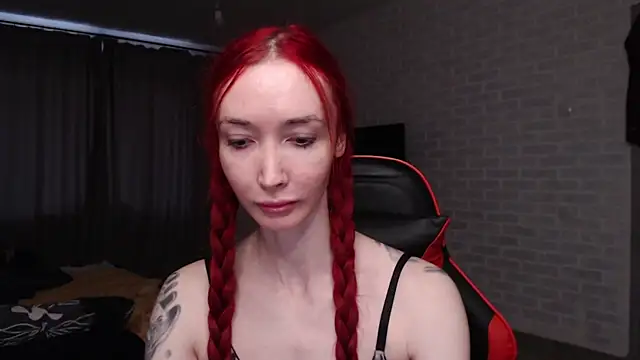 Snapshot of Roxy_Silver chatting on April 28, 5:34 am Roxy Silver online show from April 28, 5:34 am