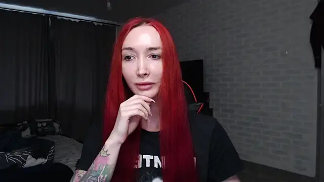 Snapshot of Roxy_Silver chatting on June 27, 10:20 am Roxy Silver online show from June 27, 10:20 am