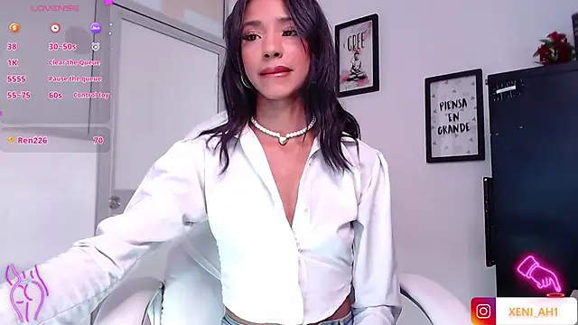 Snapshot of xenia_golden chatting on January 24, 3:34 pm xenia golden online show from January 24, 3:34 pm
