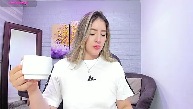  AlejaCruz  online show from March 26, 7:30 pm