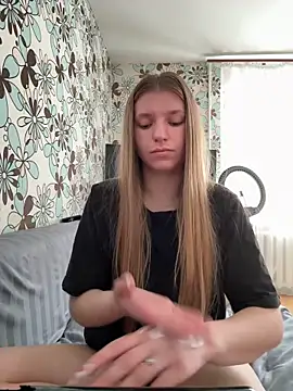 adel secret online show from March 28, 12:05 pm