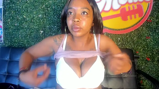 Snapshot of Charlotte__Brown_ chatting on September 26, 1:37 pm Charlotte Brown online show from September 26, 1:37 pm