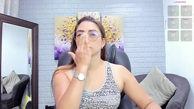  LaraMom  online show from January 7, 8:00 pm