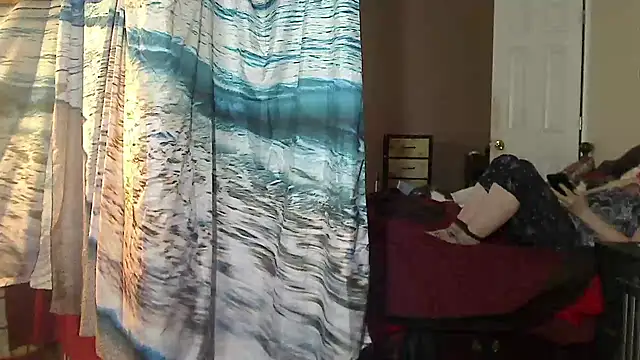 Snapshot of Ireallysquirt chatting on January 27, 6:41 am Ireallysquirt online show from January 27, 6:41 am