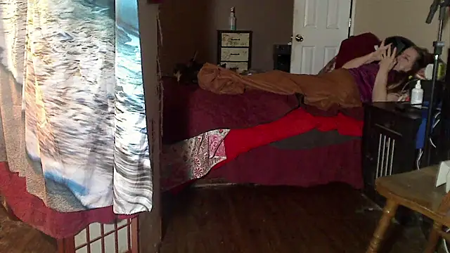 Snapshot of Ireallysquirt chatting on February 1, 7:57 am Ireallysquirt online show from February 1, 7:57 am