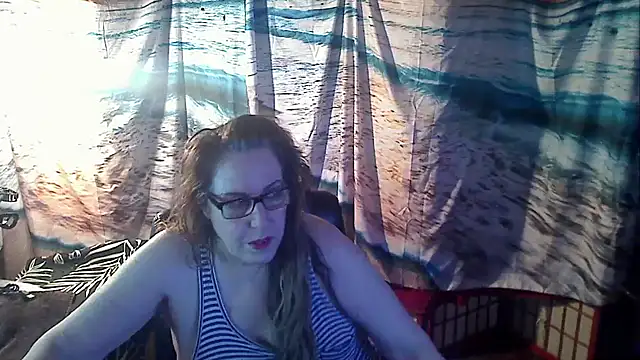 Snapshot of Ireallysquirt chatting on February 5, 11:39 pm Ireallysquirt online show from February 5, 11:39 pm