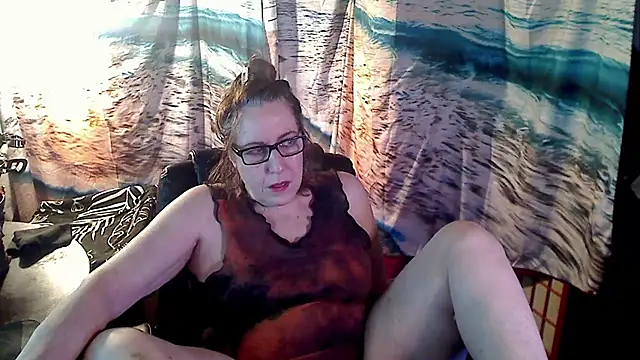 Snapshot of Ireallysquirt chatting on February 13, 5:05 am Ireallysquirt online show from February 13, 5:05 am