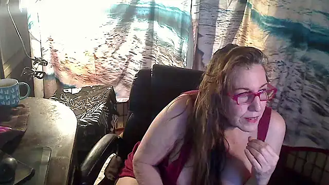 Snapshot of Ireallysquirt chatting on February 16, 4:09 am Ireallysquirt online show from February 16, 4:09 am