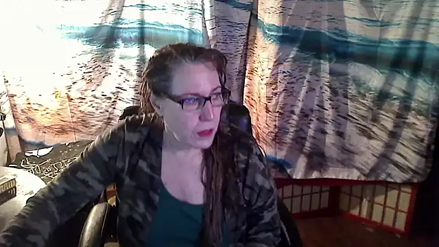 Snapshot of Ireallysquirt chatting on February 20, 3:34 am Ireallysquirt online show from February 20, 3:34 am