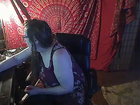 Snapshot of Ireallysquirt chatting on February 23, 11:47 pm Ireallysquirt online show from February 23, 11:47 pm