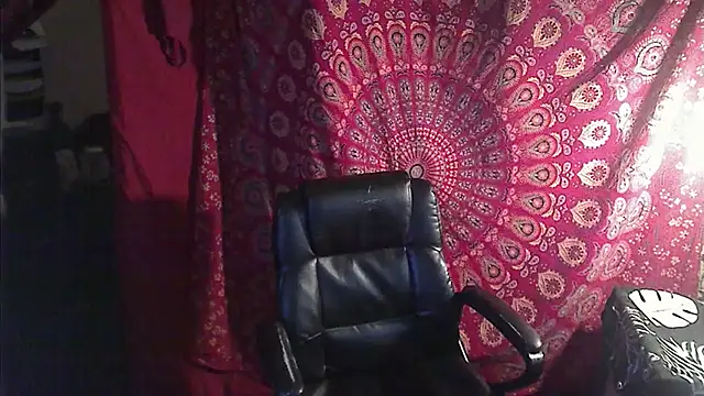 Snapshot of Ireallysquirt chatting on March 2, 7:32 am Ireallysquirt online show from March 2, 7:32 am