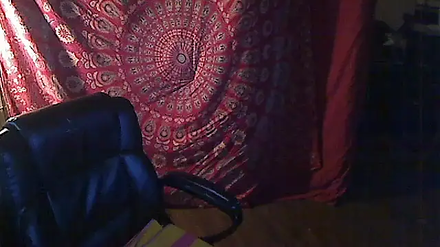 Snapshot of Ireallysquirt chatting on March 5, 3:40 am Ireallysquirt online show from March 5, 3:40 am