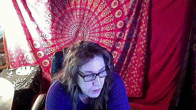 Snapshot of Ireallysquirt chatting on March 7, 4:02 am Ireallysquirt online show from March 7, 4:02 am