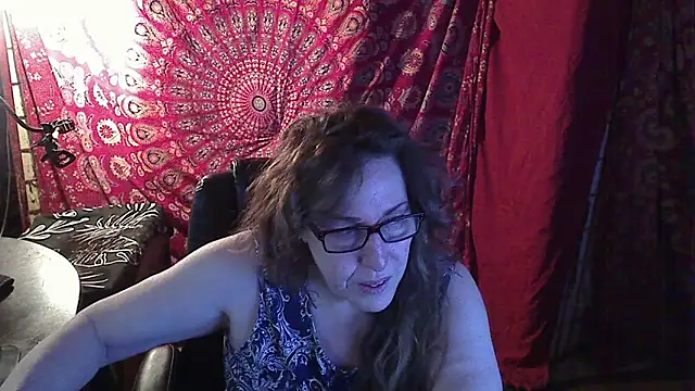 Snapshot of Ireallysquirt chatting on March 19, 12:26 am Ireallysquirt online show from March 19, 12:26 am