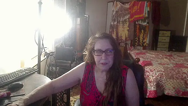 Snapshot of Ireallysquirt chatting on September 20, 3:29 am Ireallysquirt online show from September 20, 3:29 am