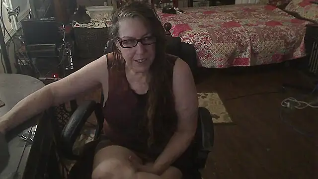 Snapshot of Ireallysquirt chatting on September 28, 1:00 am Ireallysquirt online show from September 28, 1:00 am