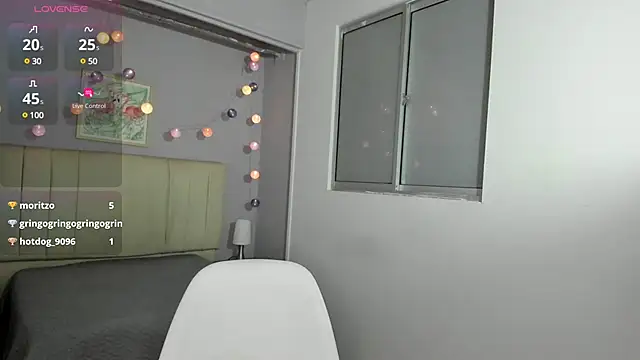 Snapshot of ema_saenz chatting on March 19, 9:58 pm ema saenz online show from March 19, 9:58 pm