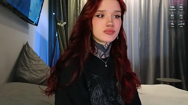 Snapshot of SophieInkk chatting on February 24, 4:43 am SophieInkk online show from February 24, 4:43 am