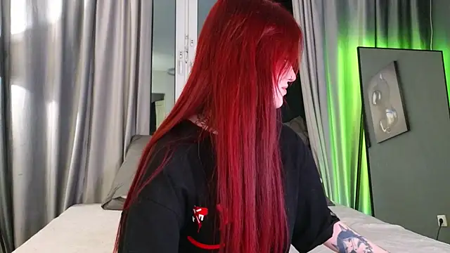 Snapshot of SophieInkk chatting on March 28, 11:48 pm SophieInkk online show from March 28, 11:48 pm