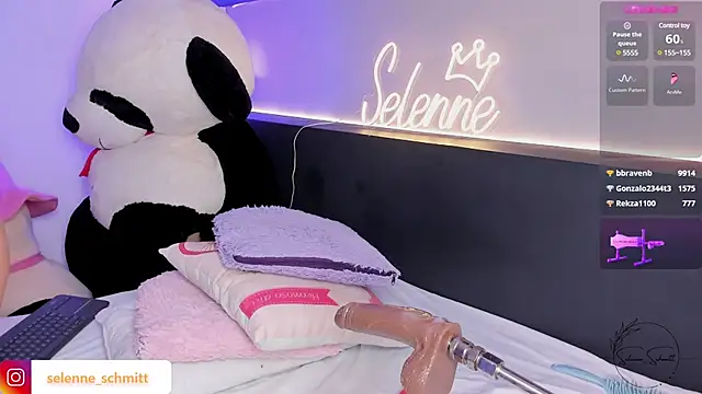 selenne schmitt online show from February 28, 9:33 pm