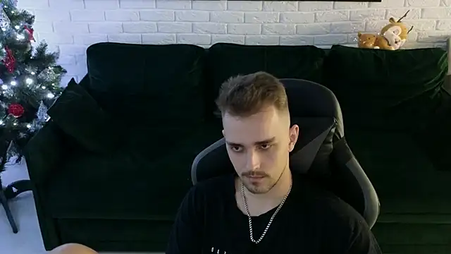 Larstar01 online show from December 15, 5:02 am