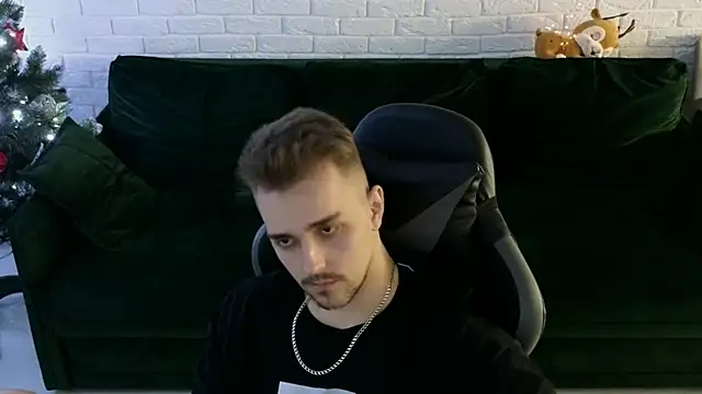 Larstar01 online show from December 20, 1:36 am