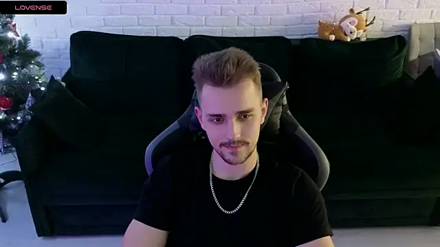 Larstar01 online show from December 28, 2:43 am