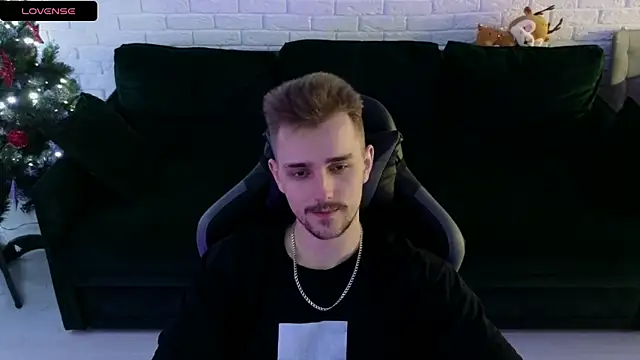 Larstar01 online show from December 29, 1:45 am