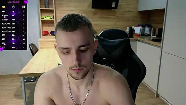 Larstar01 online show from March 5, 11:38 pm