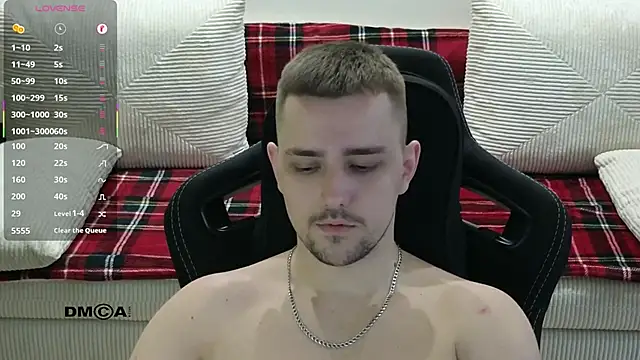 Snapshot of Larstar01 chatting on March 7, 11:24 pm Larstar01 online show from March 7, 11:24 pm