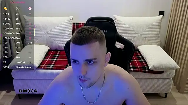 Snapshot of Larstar01 chatting on March 12, 11:00 pm Larstar01 online show from March 12, 11:00 pm