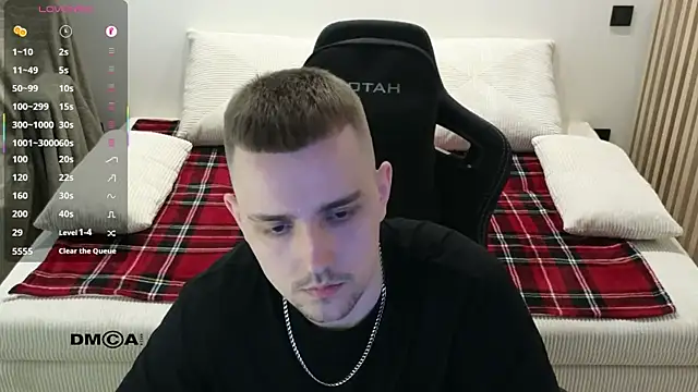 Snapshot of Larstar01 chatting on March 15, 1:06 pm Larstar01 online show from March 15, 1:06 pm