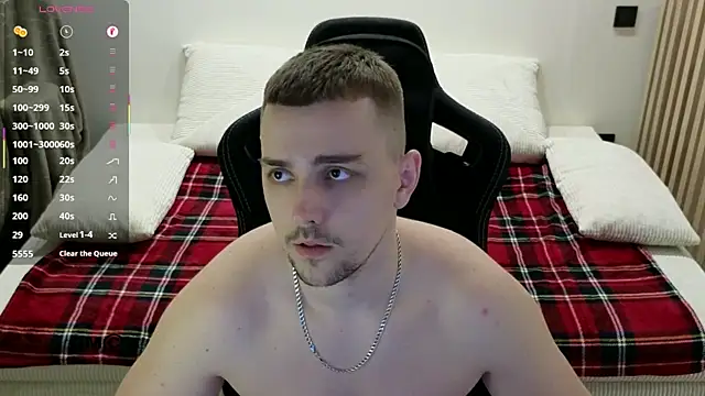 Snapshot of Larstar01 chatting on March 20, 9:52 pm Larstar01 online show from March 20, 9:52 pm