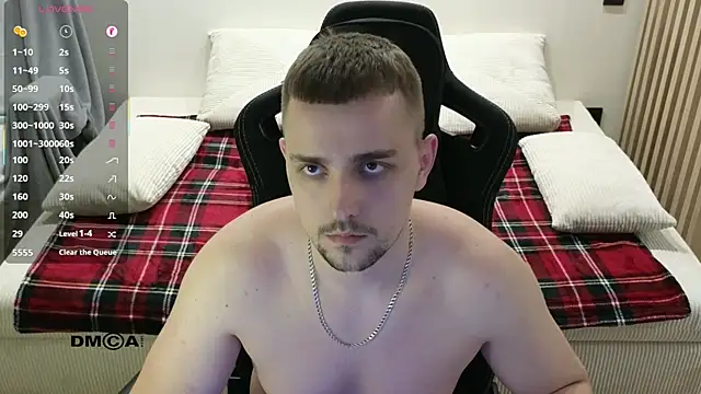 Snapshot of Larstar01 chatting on March 25, 9:10 pm Larstar01 online show from March 25, 9:10 pm